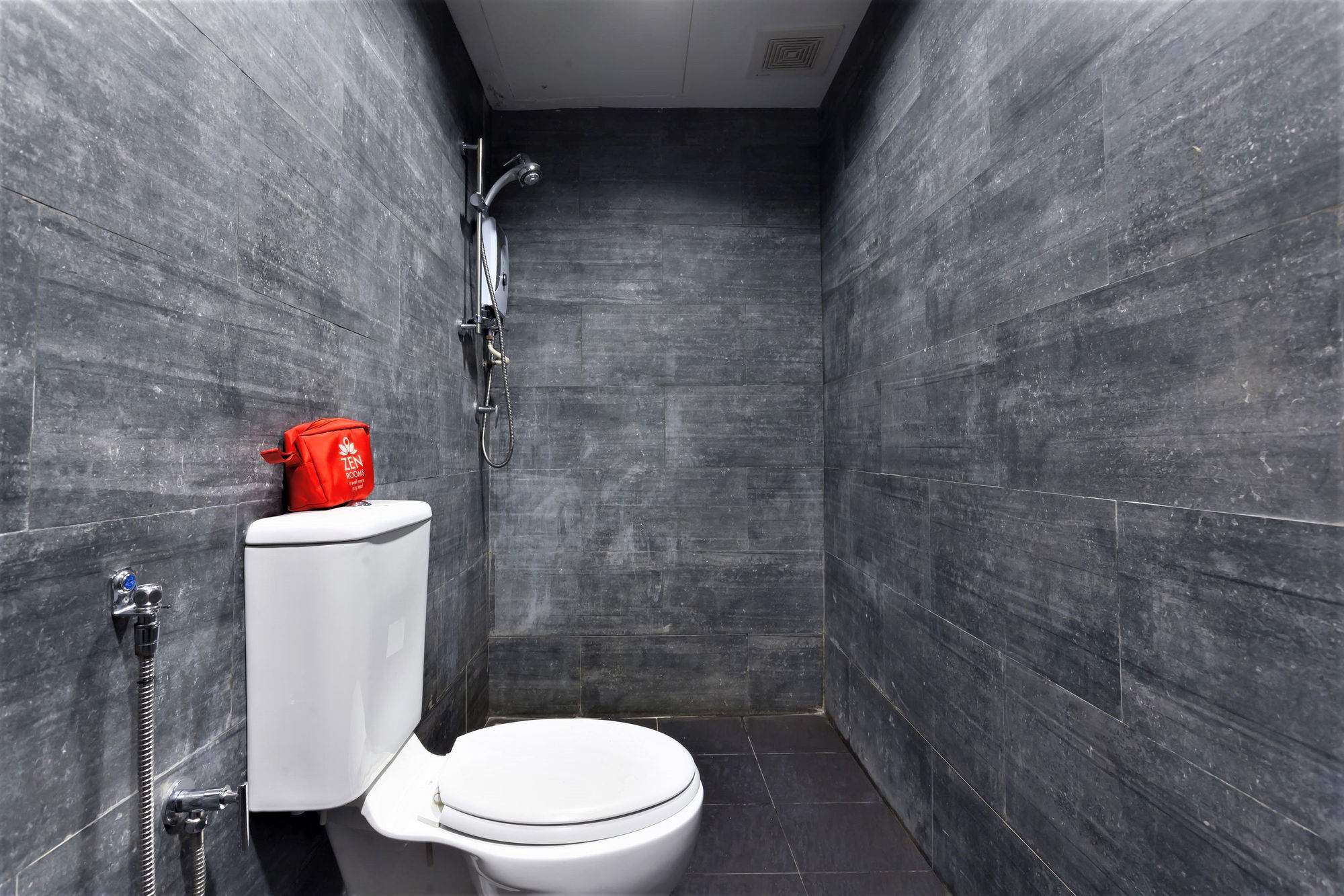 Hotel Zen Basic Near Ktm Sentul 3*